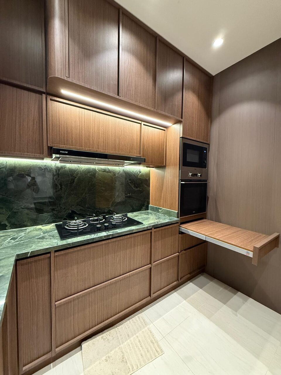 Oven tower and pull-out prep board