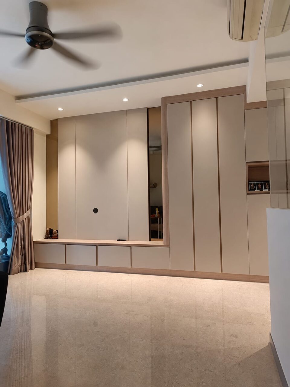 Greige living feature wall with oak-framed wardrobe column, mirror reveal and floating TV console