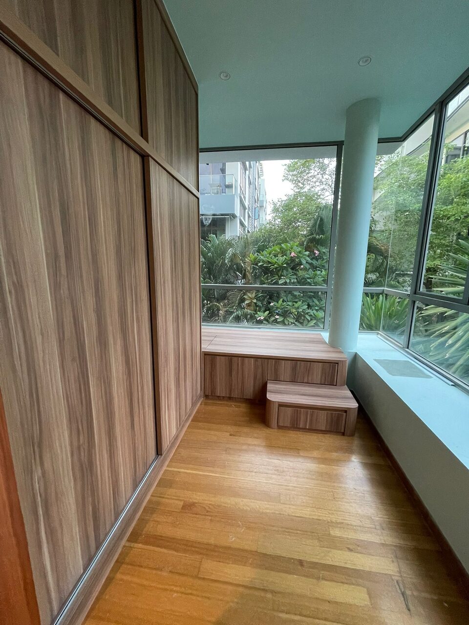 Driftwood wardrobe and bay-window bench at Rambai Road