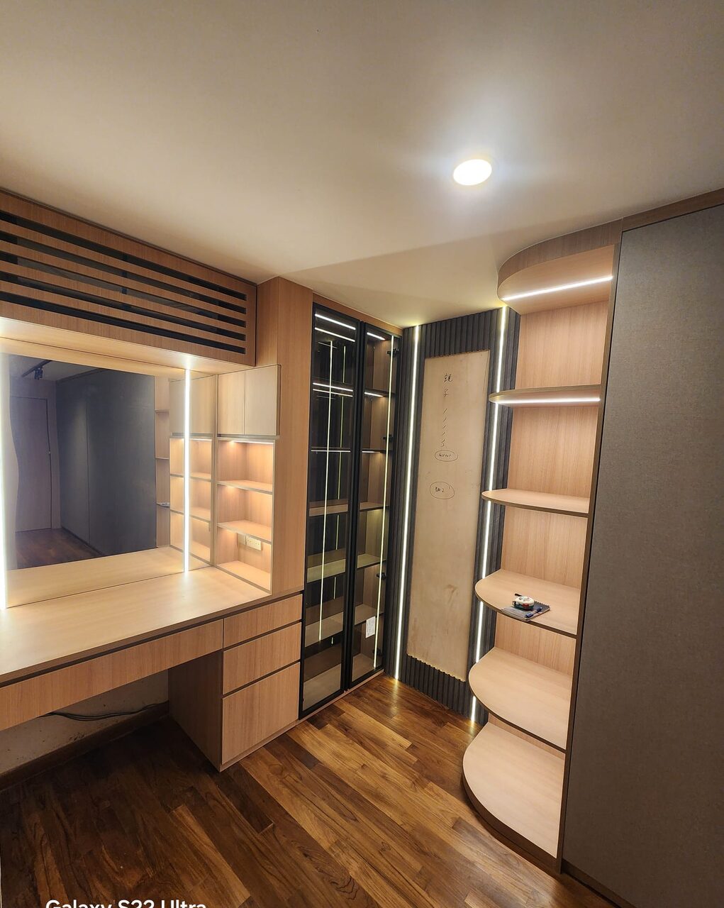 Dressing — LED mirror and drawers