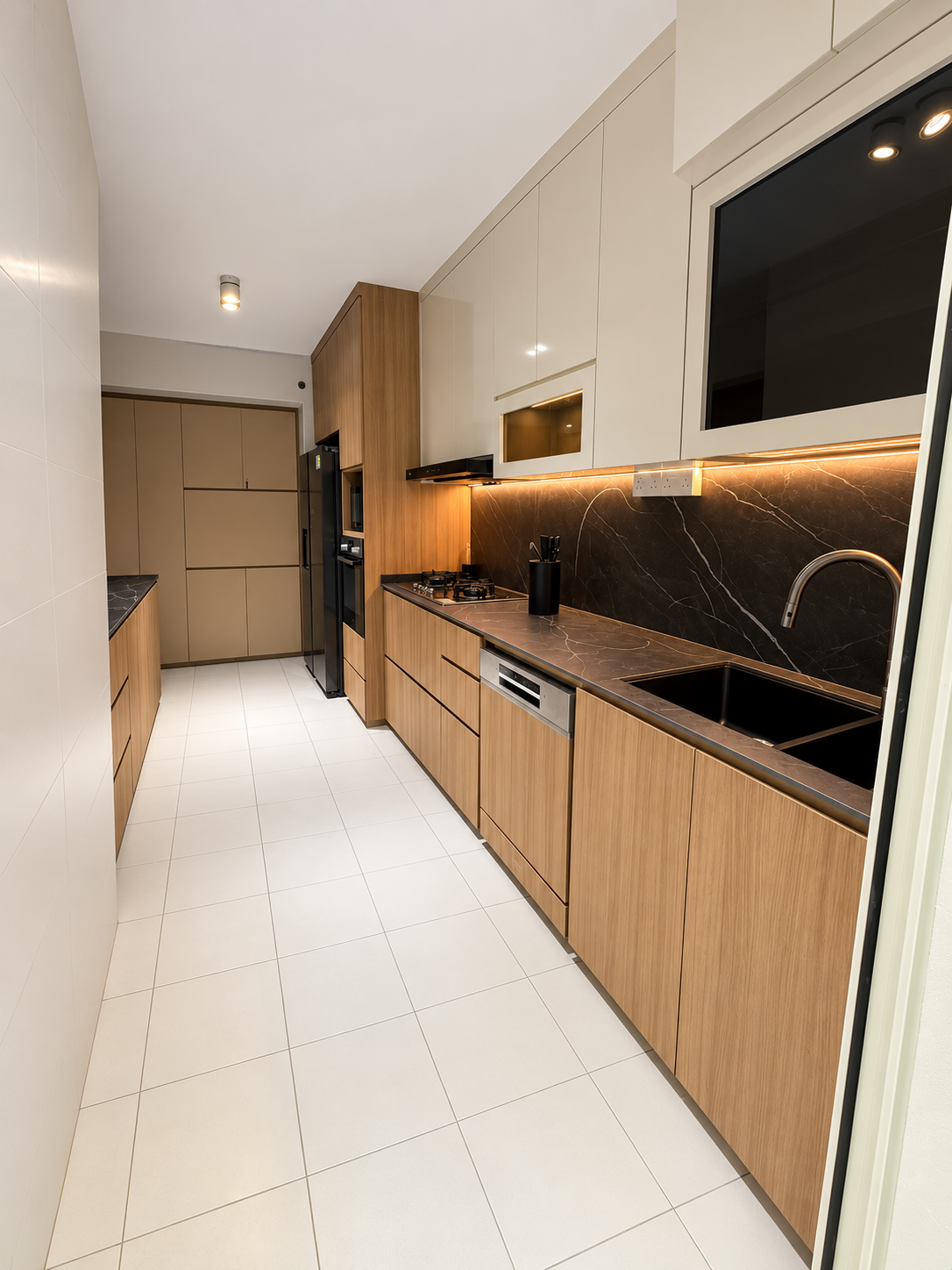 Kitchen upper cabinets in off-white with breakfast bar and marble worktop