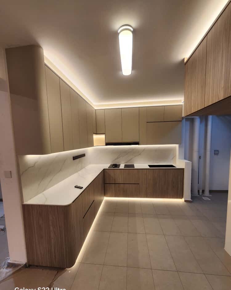 Kitchen — full run