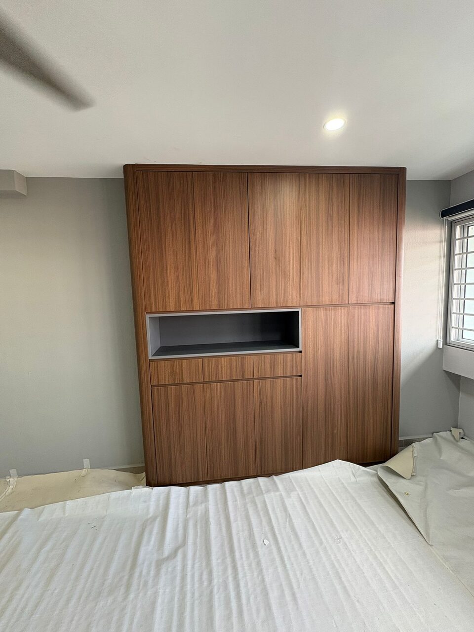 Walnut storage wall with open niche